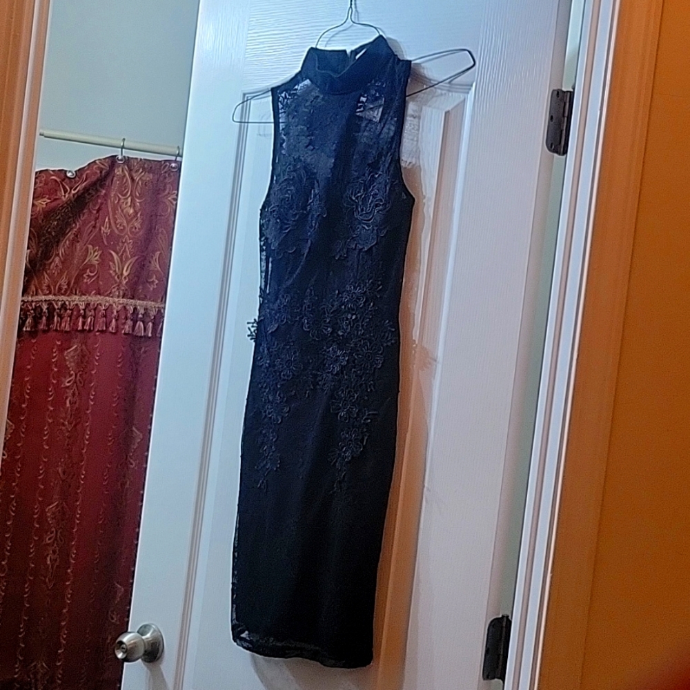 Ladies lace dress black